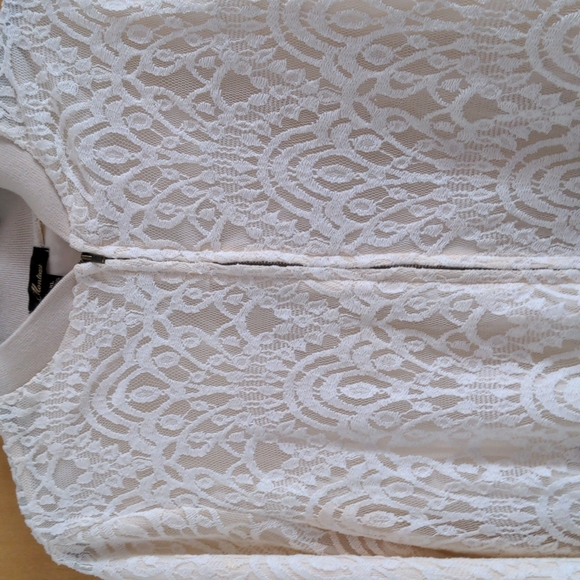 A lace summer crop jacket - Picture 3 of 3